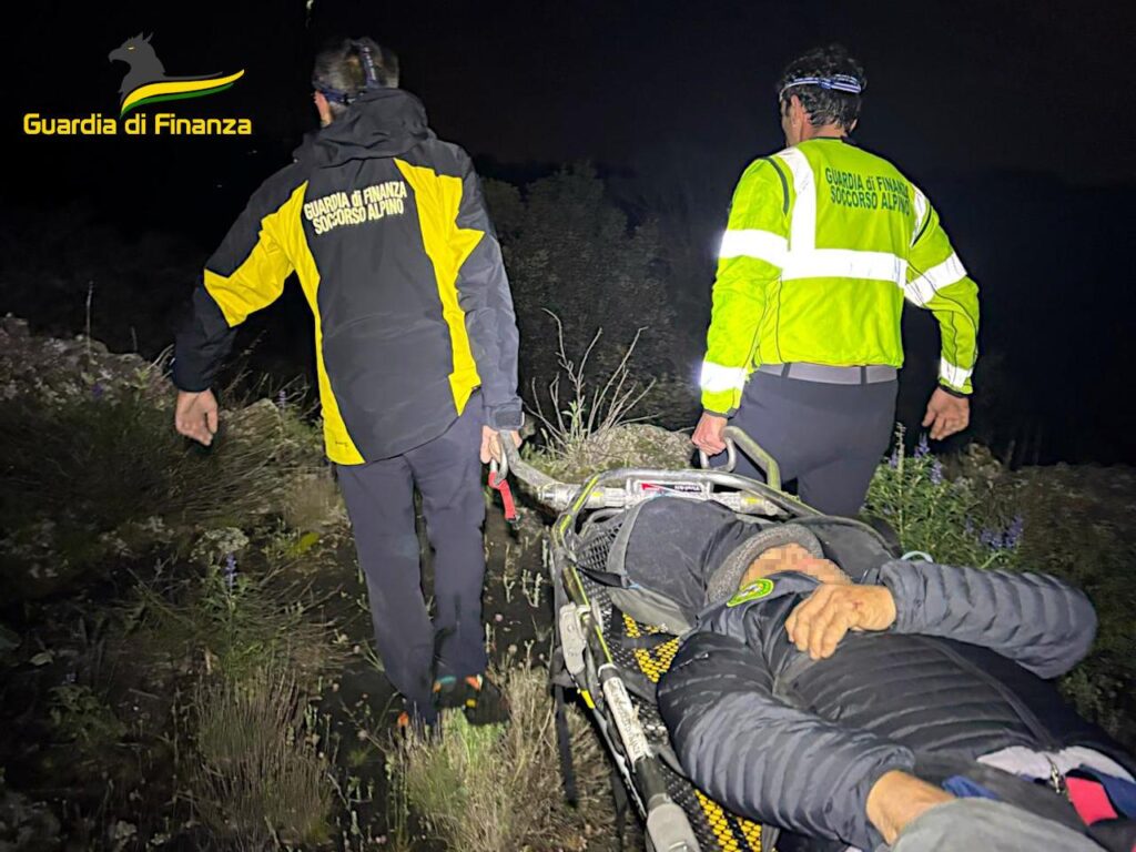 escursionista soccorso notte