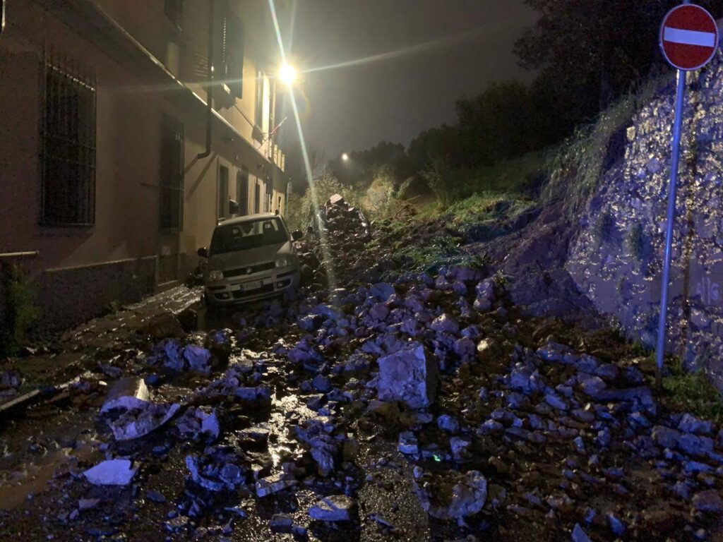 frana crollo muro calenzano firenze toscana maltempo
