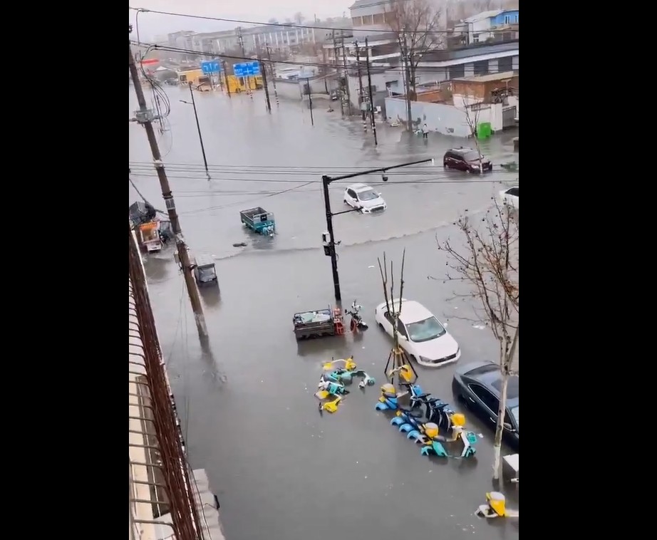 Maltempo Cina, Kaifeng sott’acqua dopo forti piogge | VIDEO