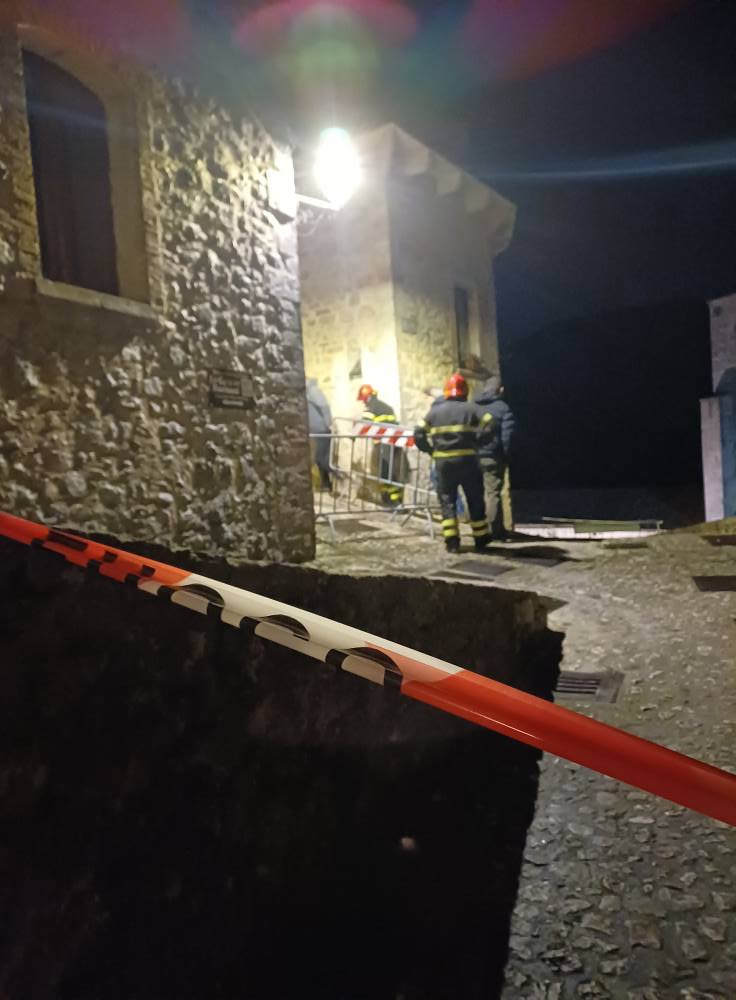 maltempo crollo umbria muro Vallo di Nera