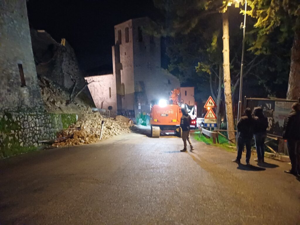 maltempo crollo umbria muro Vallo di Nera