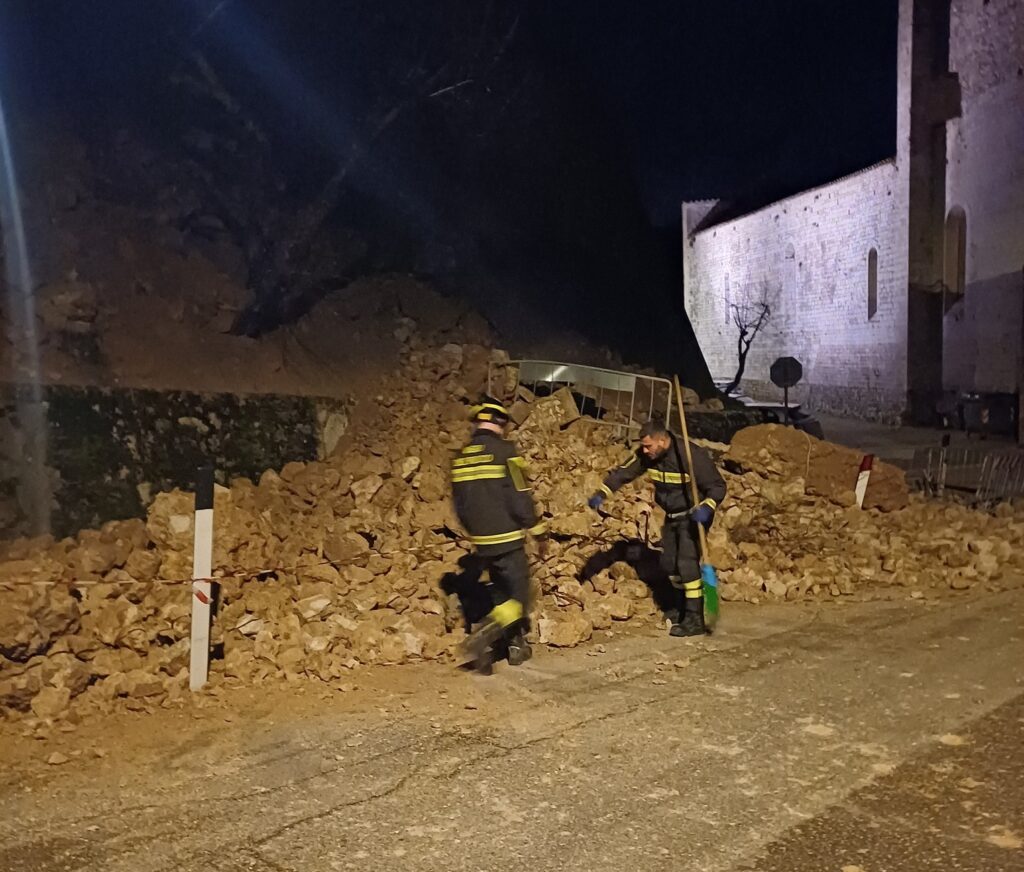maltempo crollo umbria muro Vallo di Nera