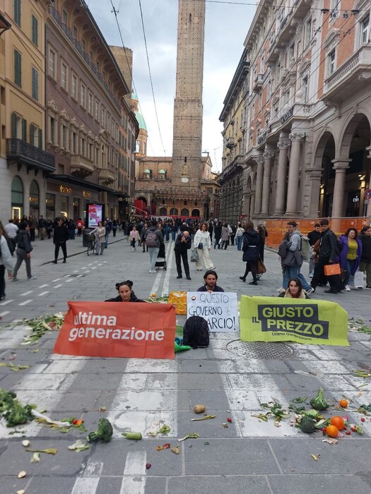 protesta ultima generazione bologna