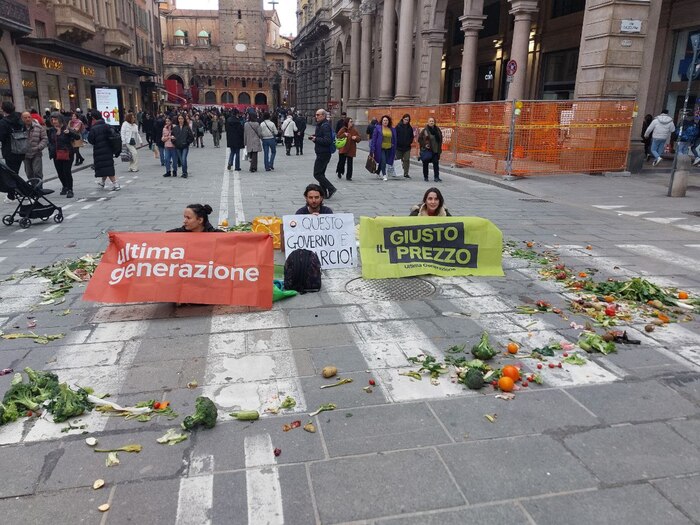 protesta ultima generazione bologna