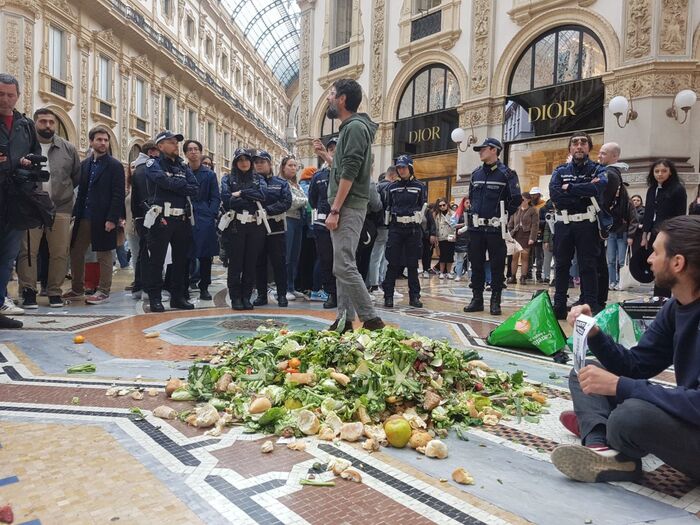 protesta ultima generazione milano
