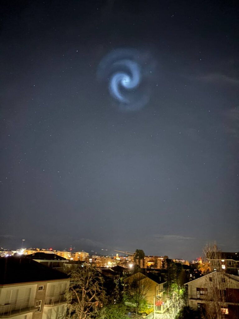 spirale blu cielo italia