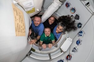 stazione spaziale rientro astronauti bloccati iss wilmore williams