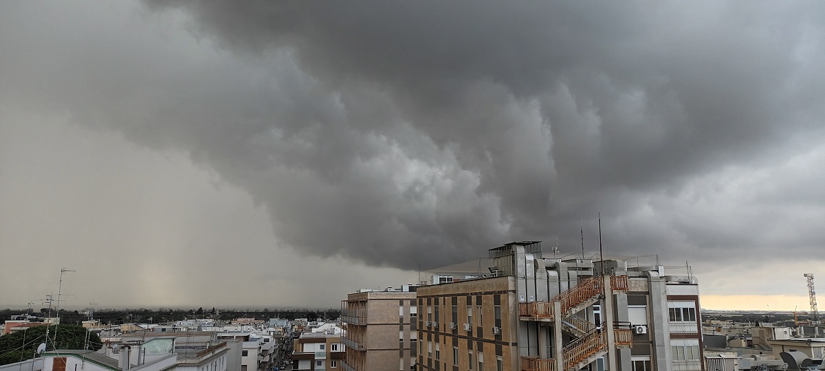 Forte maltempo in Puglia: allagamenti e disagi a Bari