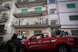 terremoto campi flegrei danni