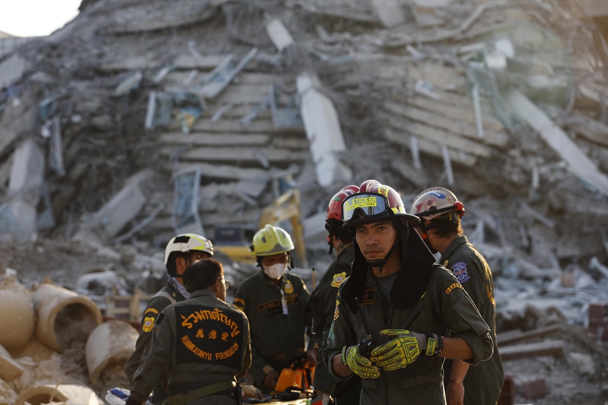 Terremoto, crollo del grattacielo a Bangkok: arrestato manager cinese, gravi irregolarità nella costruzione