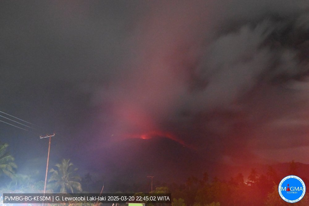 vulcano Lewotobi Laki Laki eruzione indonesia