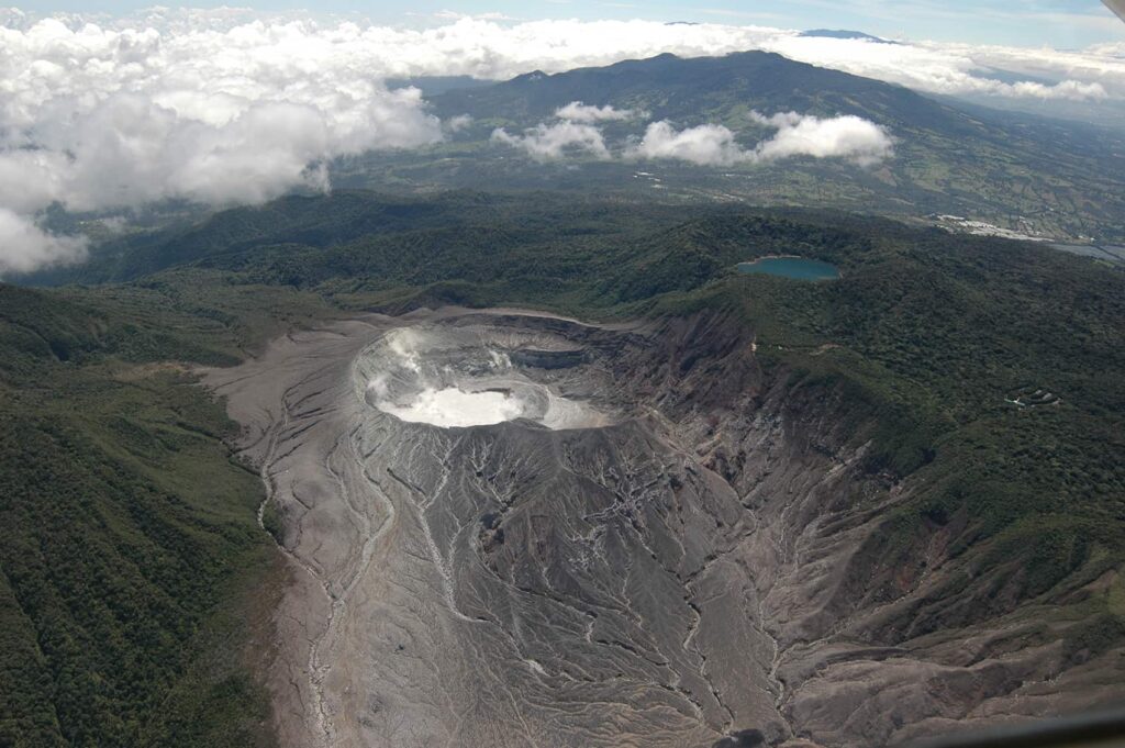 vulcano poas costa rica