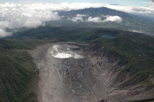 vulcano poas costa rica