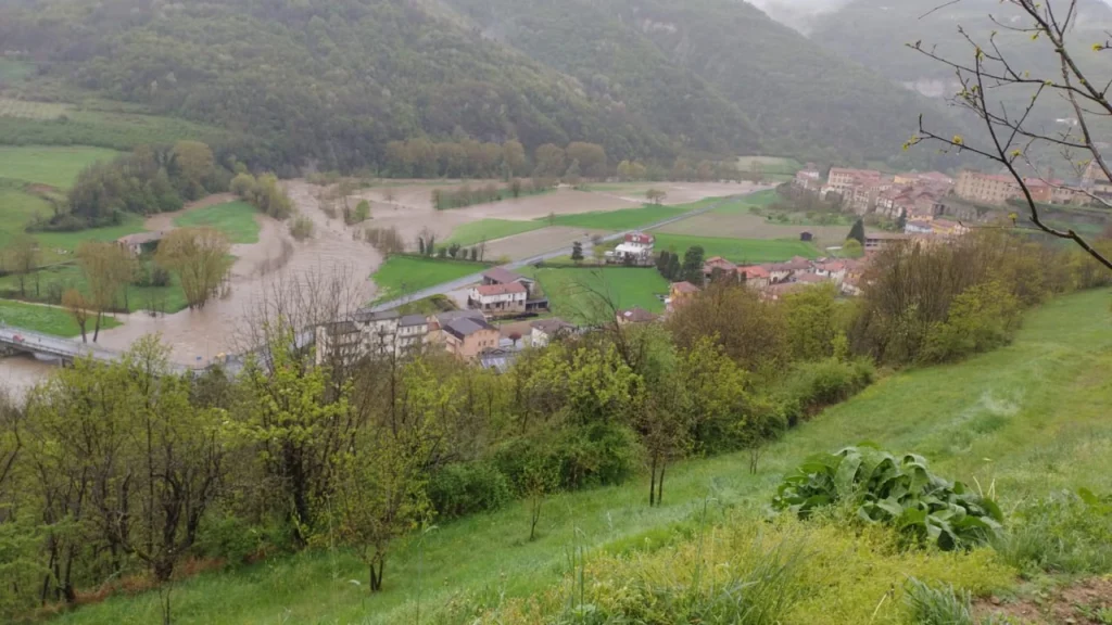 Il fiume Bormida esondato a Monesiglio e a Cengio