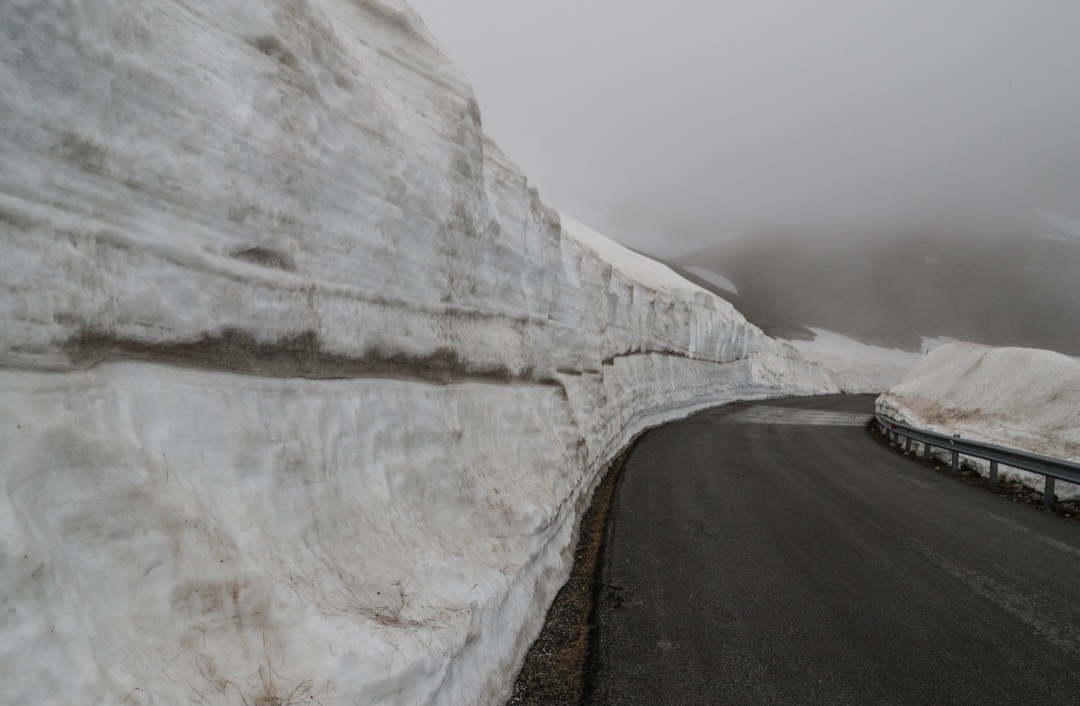 Muri di neve Campo Imperatore