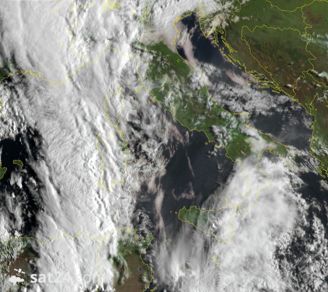Sabbia sahariana satellite