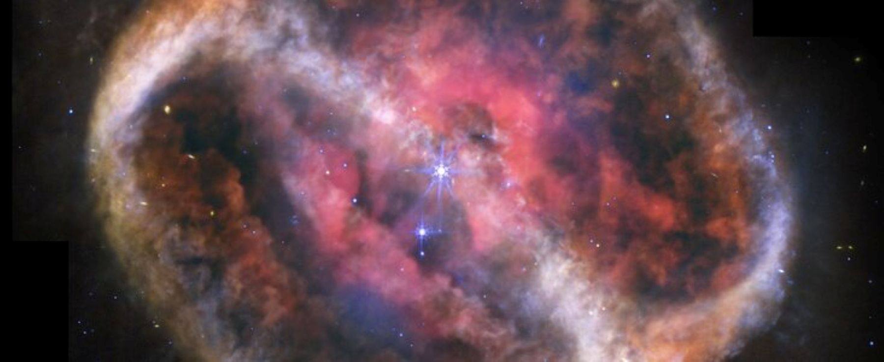 L’esibizione energetica della stella morente si mette a fuoco in pieno