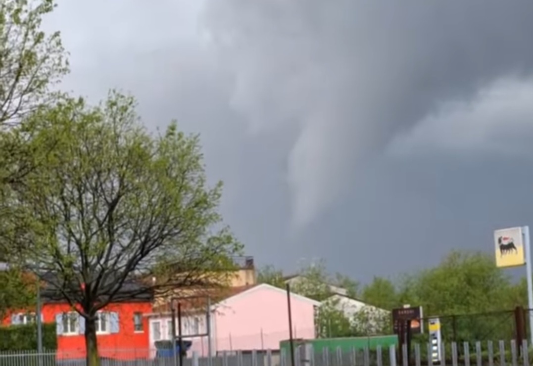 Possibile tornado avvistato in Piemonte