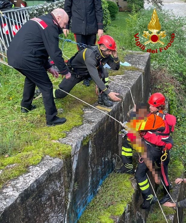 bambina cade torrente leogra