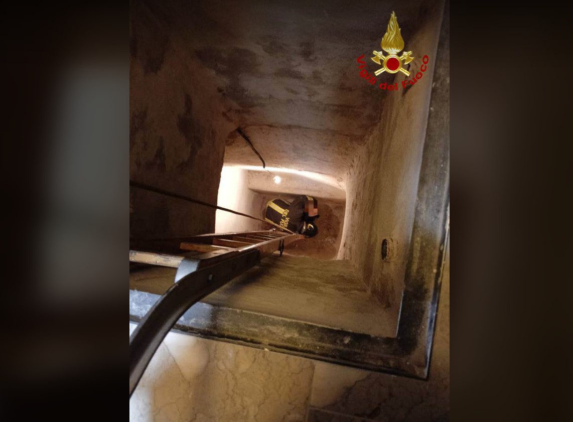 Bambino finisce in una cisterna: salvato dai Vigili del Fuoco
