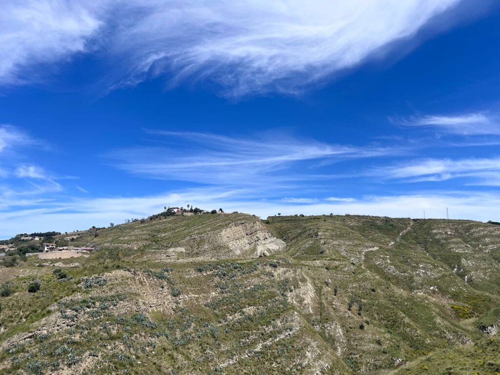 cirri cielo stretto di messina 19 aprile 2025