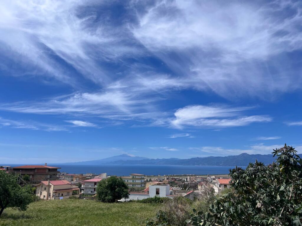 cirri cielo stretto di messina 19 aprile 2025