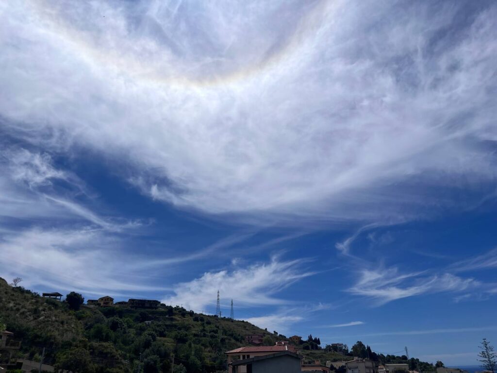 cirri cielo stretto di messina 19 aprile 2025