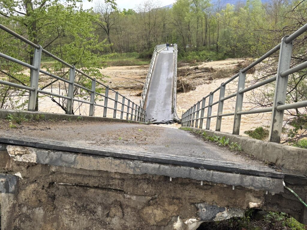 crollo ponte biellese maltempo alluvione piemonte