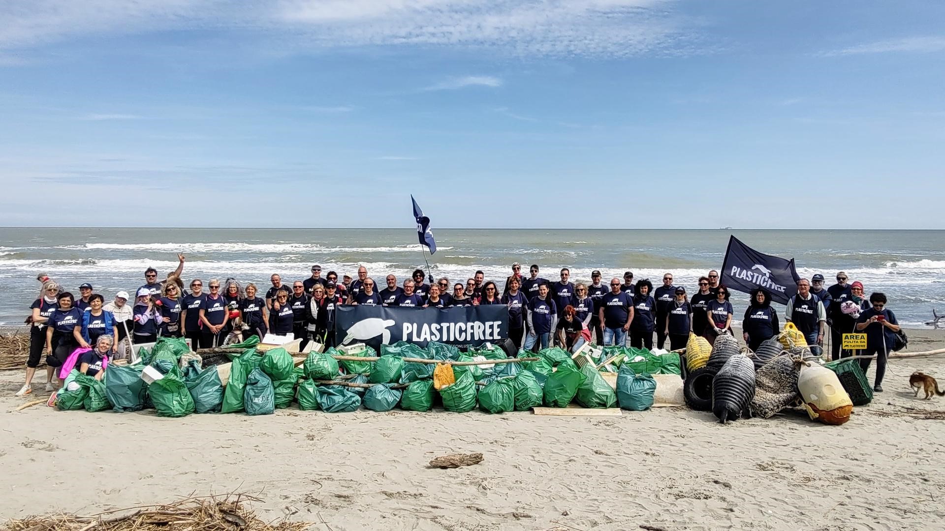 Earth Day: 102mila kg di rifiuti rimossi dai 10mila volontari Plastic Free
