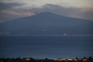 eruzione etna 18 aprile 2025