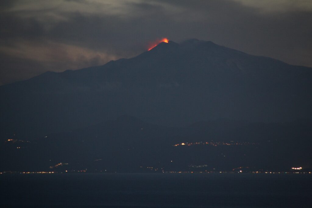 eruzione etna 18 aprile 2025