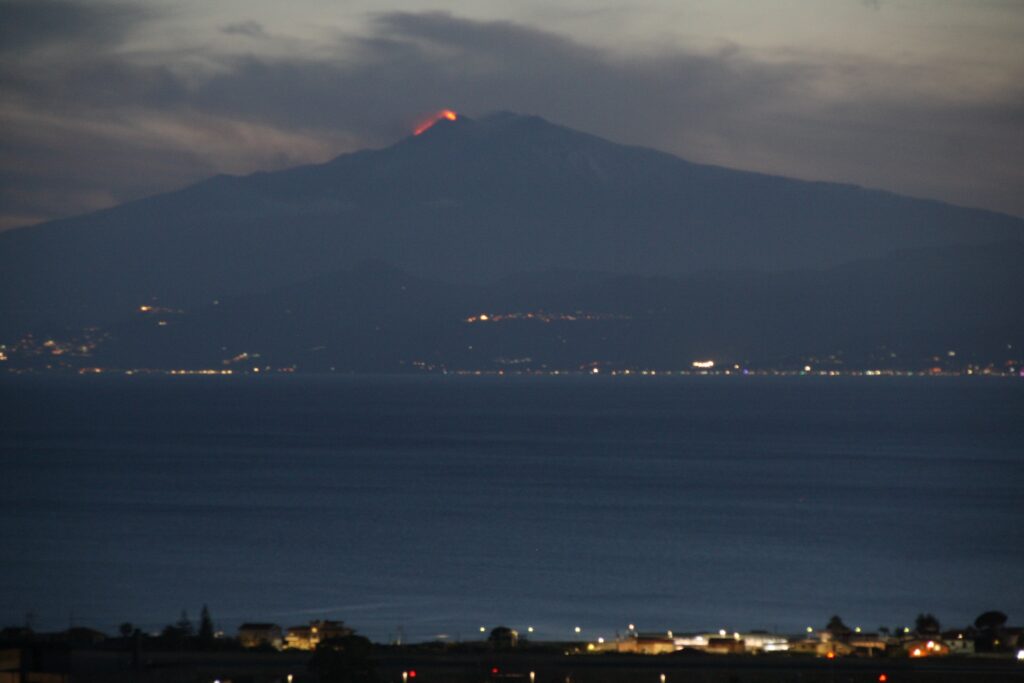 eruzione etna 18 aprile 2025