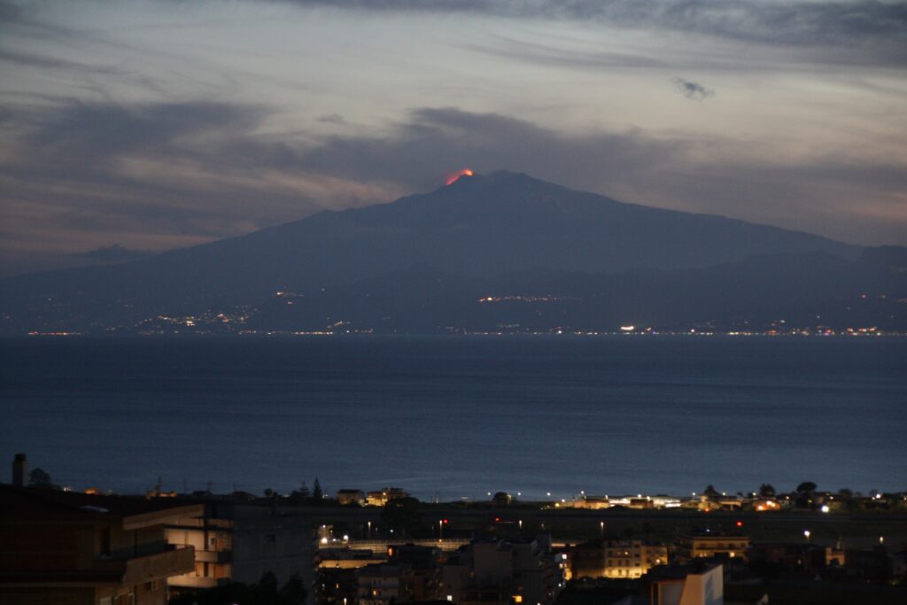 eruzione etna 18 aprile 2025