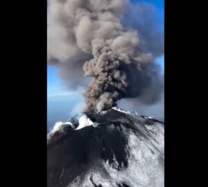 eruzione etna 30 aprile 2025