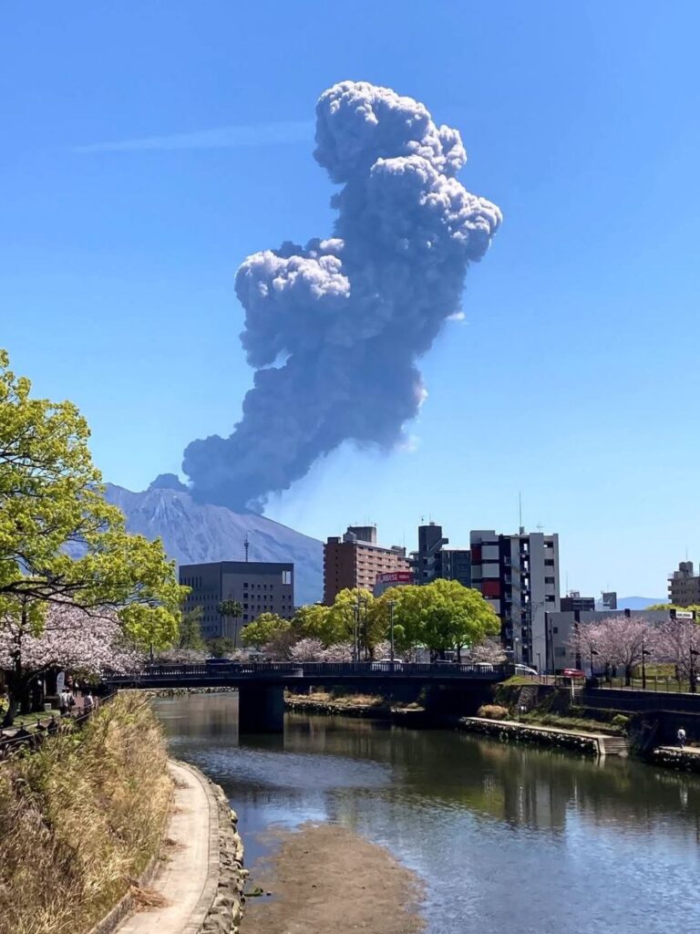 eruzione sakurajima giappone