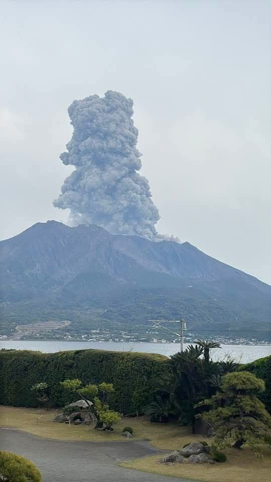 eruzione vulcano giappone sakurajima