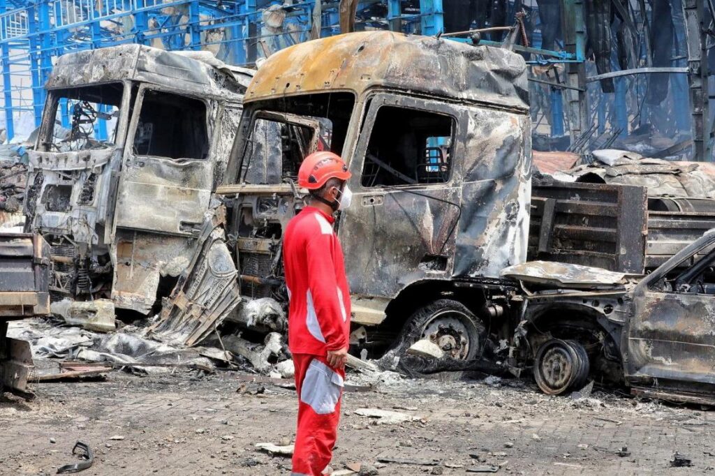 esplosione incendio iran porto Bandar Abbas