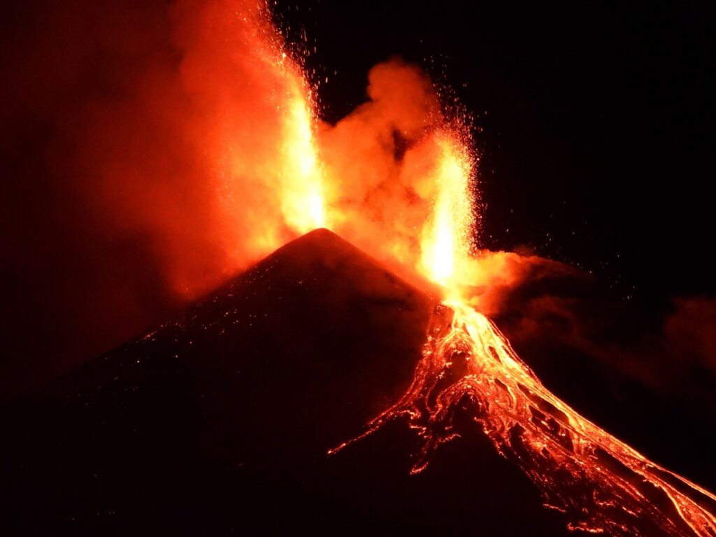 etna eruzione oggi