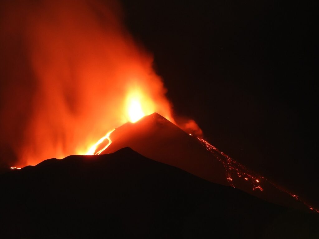 etna eruzione oggi