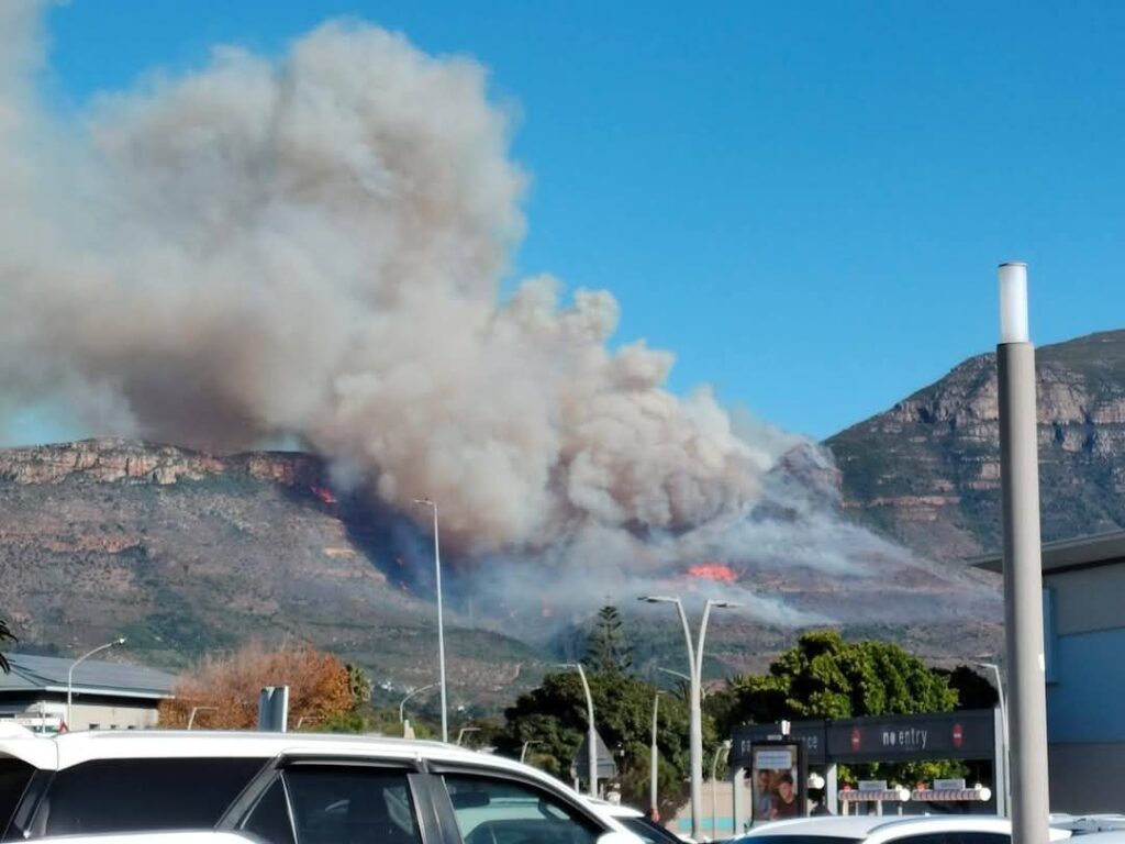 incendio città del capo sudafrica