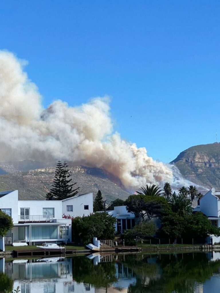 incendio città del capo sudafrica