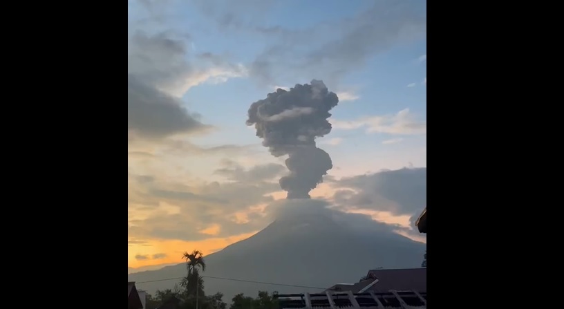 Indonesia, nuova eruzione del vulcano Lewotobi Laki-laki | VIDEO