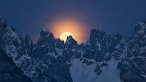 luna piena dolomiti