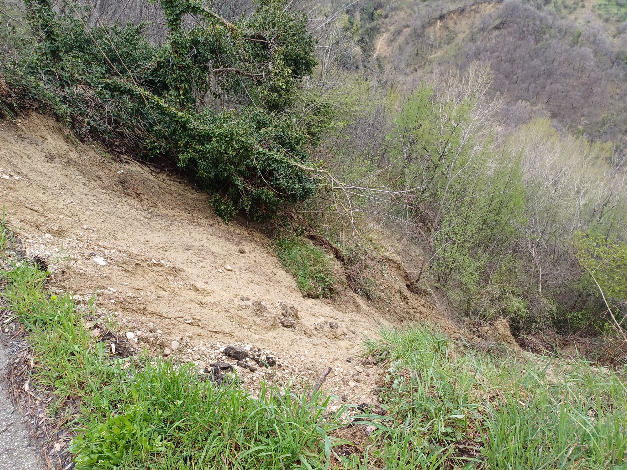 Maltempo Abruzzo, emergenza strade ad Abbateggio: appello alla Regione | FOTO