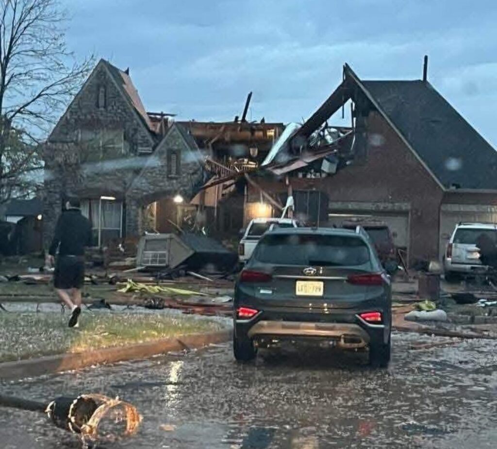 maltempo tornado owasso usa