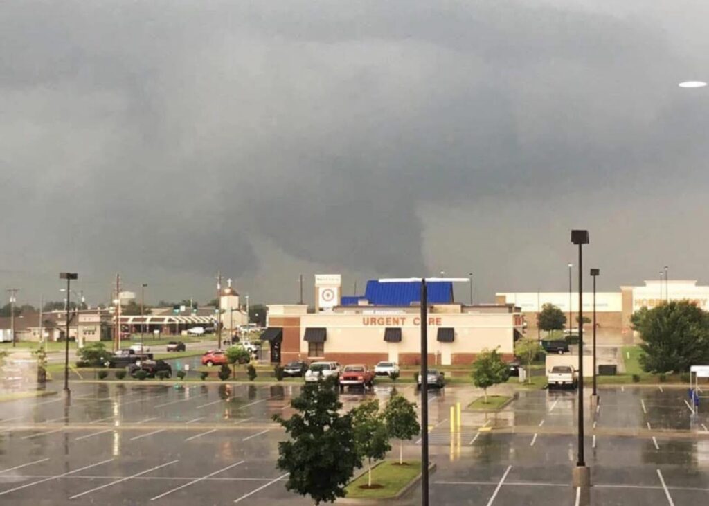 maltempo tornado owasso usa