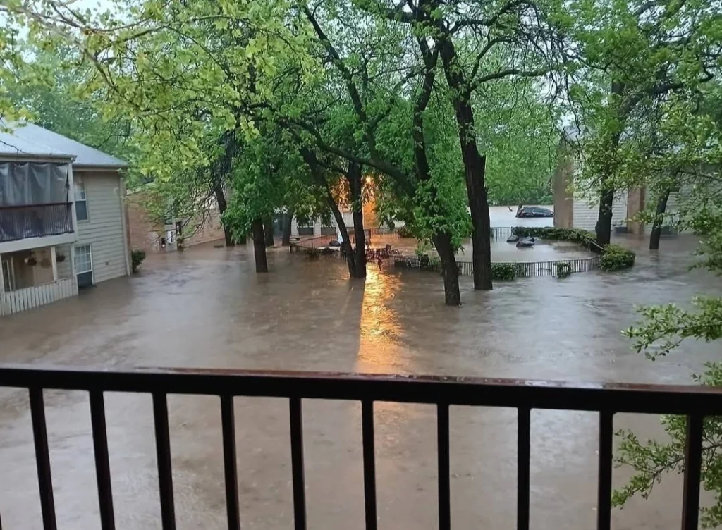 maltempo usa alluvioni lampo oklahoma