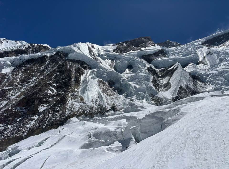Enorme valanga sul Monte Annapurna in Nepal: disperse due guide