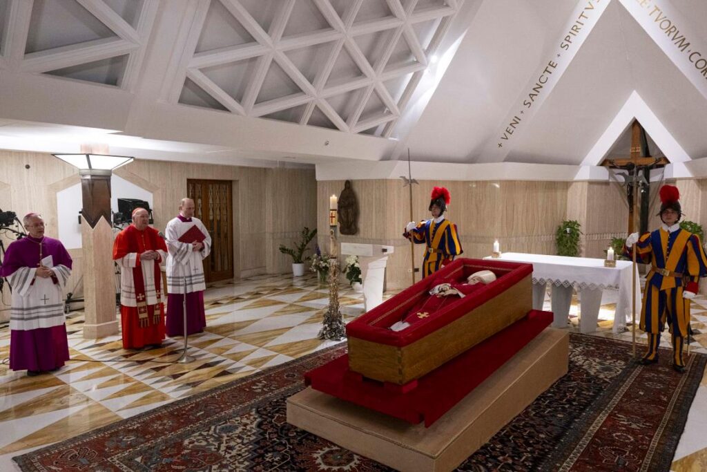 prima immagini foto papa francesco bara