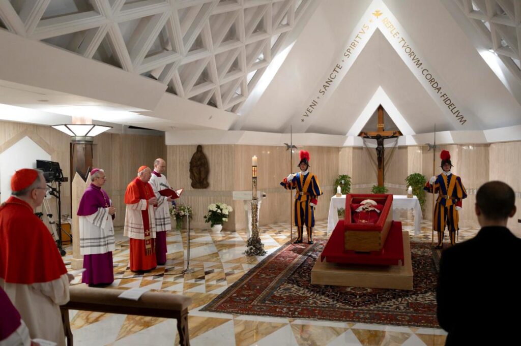 prima immagini foto papa francesco bara